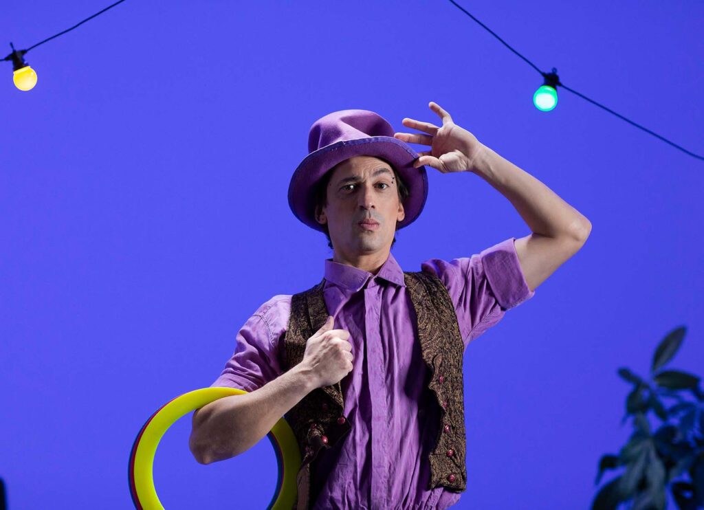 Banana Creative Studios Photoshooting Purple Background Man Zogler Rings Hat